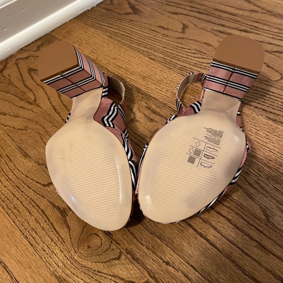 Barbiecore heels with attitude - Picture 6 of 8